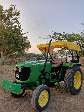 John Deere 5105