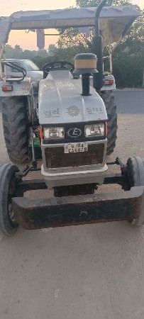 આઈસર ટ્રેક્ટર વેચવાનુ છે