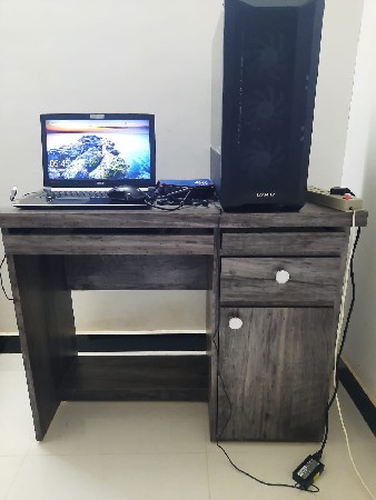 કોમ્પ્યુટર/ઓફિસ ટેબલ