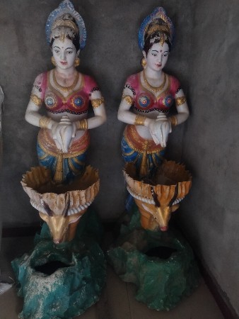 મૂર્તિ વેચવાની છે