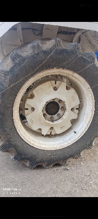 ટ્રેક્ટર ના મોટા ટાયર