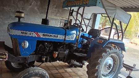 સોનાલિકા ટ્રેક્ટર વેચવાનું છે