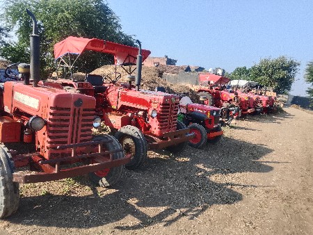 મહેન્દ્રા 275 475 અને યુવરાજ 215