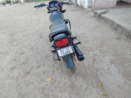 ડિલક્સ ગાડી વેચવાની છે