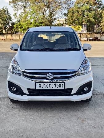 ફોર વ્હીલ કાર વેચવાની છે..