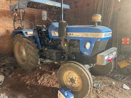 ટેકટર વેચવાનુ છે