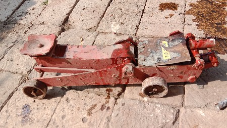 3 ટન નો ફોર વ્હીલર જેક વેચવાનો સે