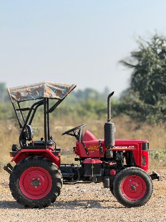 Mahindra yuvraj 215 2025 model