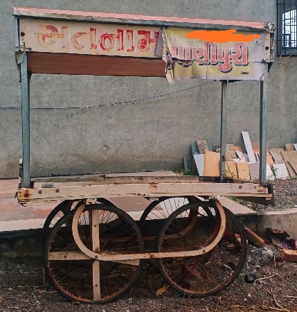 પાણીપુરીની લારી વેચવાની છે