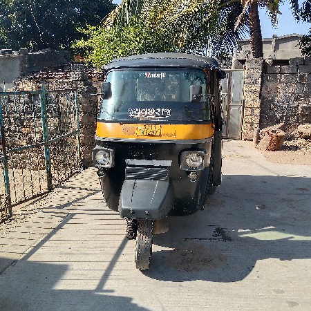 પિયાગો રિક્ષા વેચવાની છે