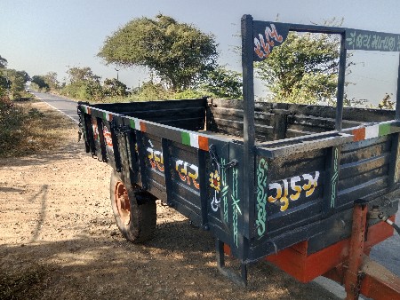 કિસાન કંપનીનું ટુવીલ ટેલર વેચવાનું