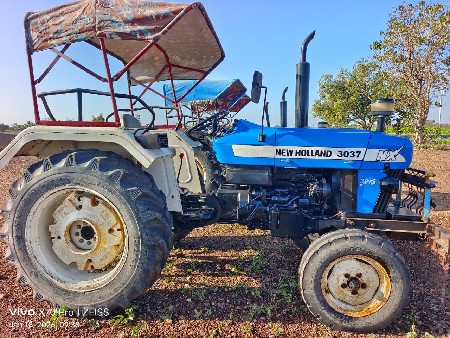 Massey 245 / new holland 3037