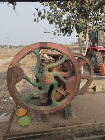 1 વર્ષ ચાલેલું છે