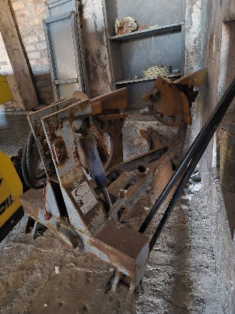 હાઈડોલિક રિવરશેબલ હળ