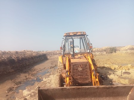 j c b વેચવા નું છે