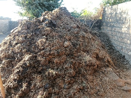 ખાતર વેચવાનું છે