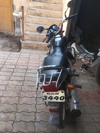 ટૂ વ્હીલર ગાડી વેચવા ની છે ..