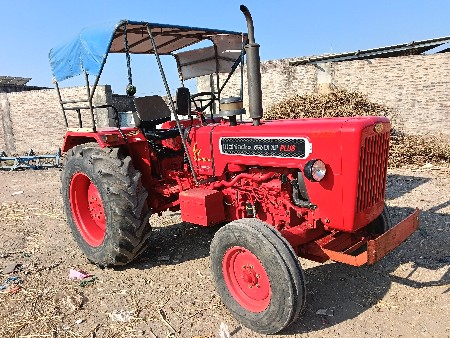 Mahindra 585 xp plus