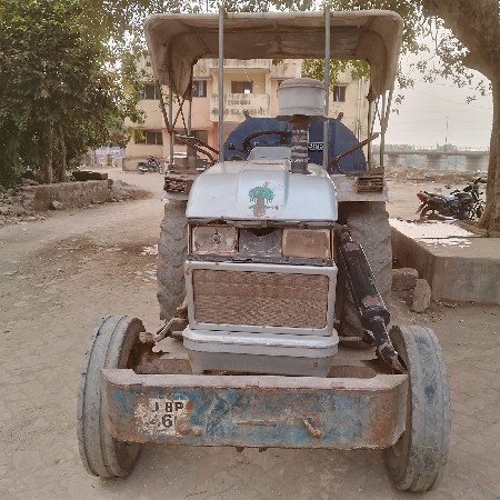 આઇશર ટ્રેક્ટર વેચવાનું છે