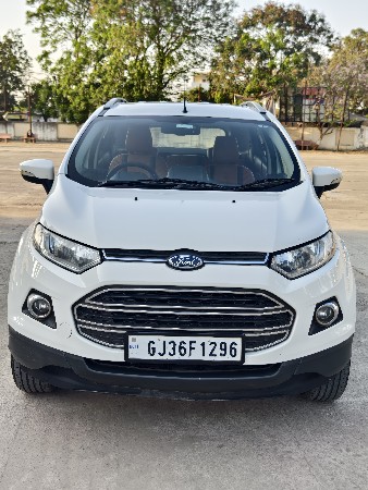 ફોર વ્હીલ કાર વેચવા ની છે