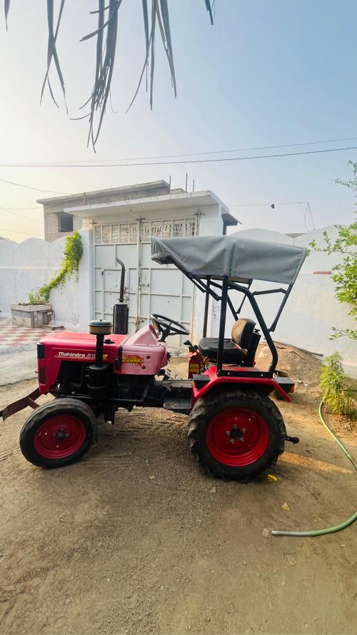 મહિન્દ્રા યુવરાજ 215