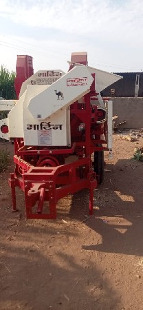 ટ્રેક્ટર થેસર ધાણા કાઢવા માટે