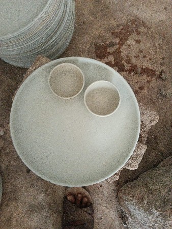 આ થાળી વાટકા વેચવાના છે