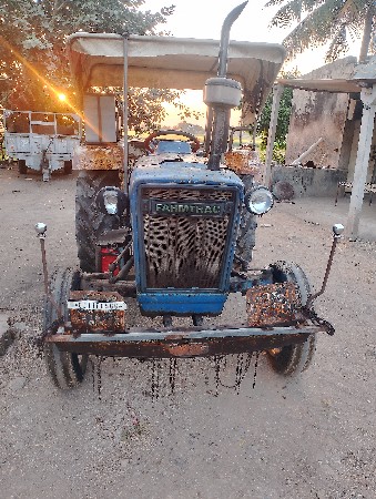 ટ્રેક્ટર વેચવાનું છે