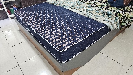 સ્પ્રિંગ ગાદલું વેચવાનું છે.