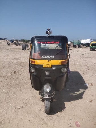 Bajaj Maxima diesel riksha
