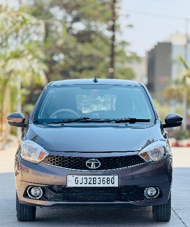 ફોરવીલ વેચવાની છે