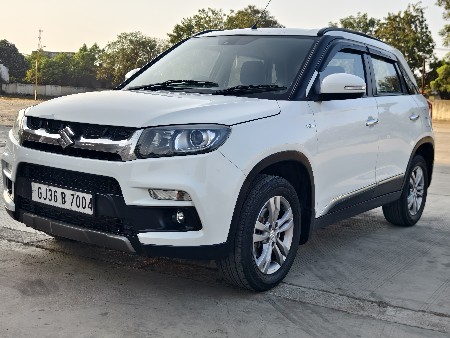 ફોર વ્હીલ કાર વેચવાની છે