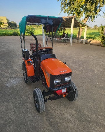 ડી કે ચેમ્પિયન ટ્રેક્ટર