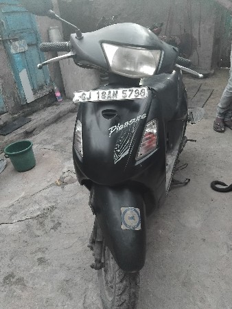 pleasure સ્કૂટી