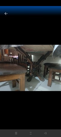 ડાઇનિંગ ટેબલ