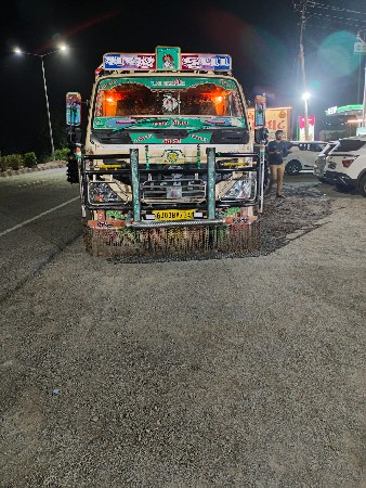 આઇસર  8347215795