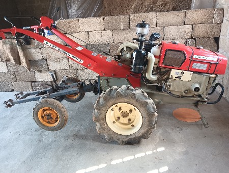 શિંગડાવાળો ટ્રેક્ટર વેચવાનું છે