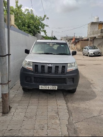 Mahindra TUV 300 T4