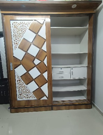 कपाट विकायचे आहे