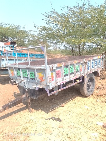 લારી (ટ્રેલર) વેચવાનું છે.