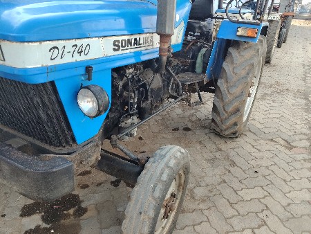 સોનાલીકા ૭૪૦