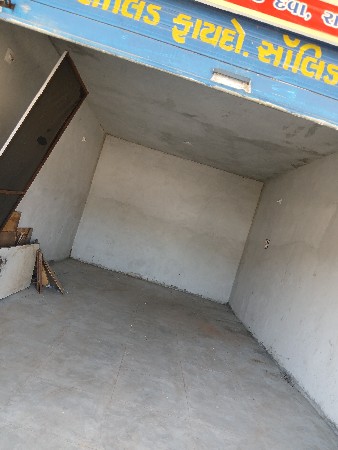 એક દુકાન ભાડે આપવા ની છે