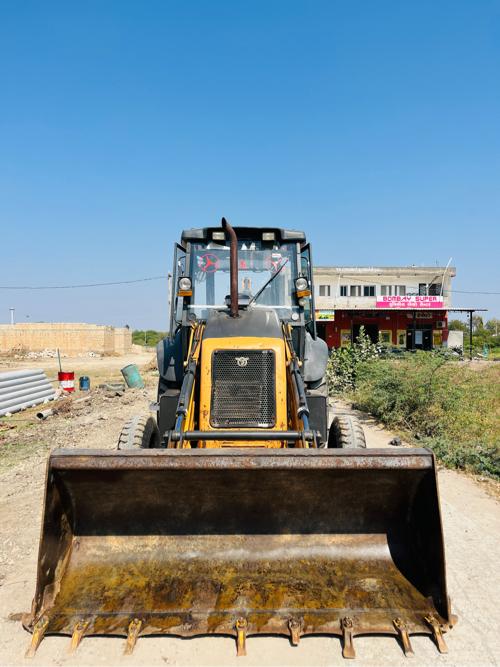 🚜 CASE 770👆🏻
📆 મોડલ- 2019
💵 કિમત- 13.50
📲 Navnit Bhai Jalu - 9978422265
                                             7575042065