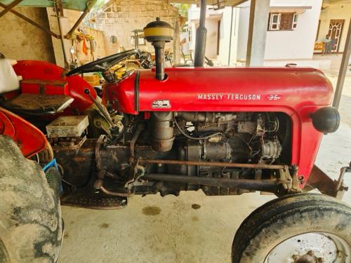 ટ્રેક્ટર વેચવાનું છે.