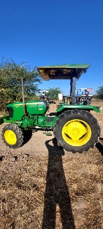 john deere 5045d.  4x4 dw
