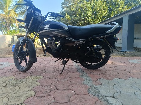 ગાડી વેચવાની છે .