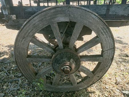 ગાડા ના પૈંડા વેચવાના સે