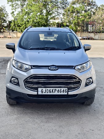 ફોર વ્હીલ કાર વેચવા ની છે