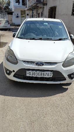 ફોર વીલ વેચવાની છે..