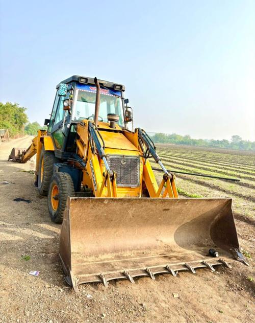 Jcb વેચવાનું છે escort compny કિલોસ્કર એન્જીન